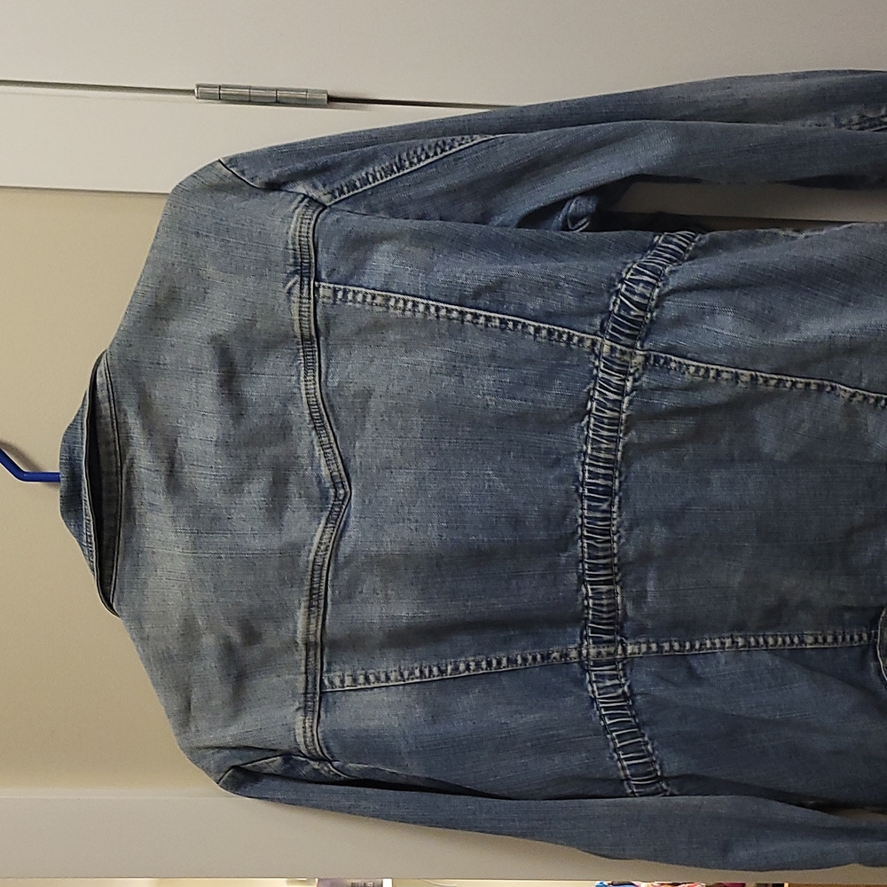 Flattering Jean Jacket - Picture 3 of 3